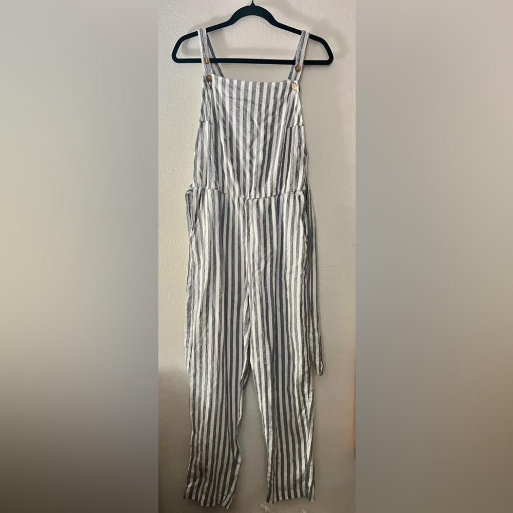 Roxy Jumpsuit pin stripped w/ pockets!!
